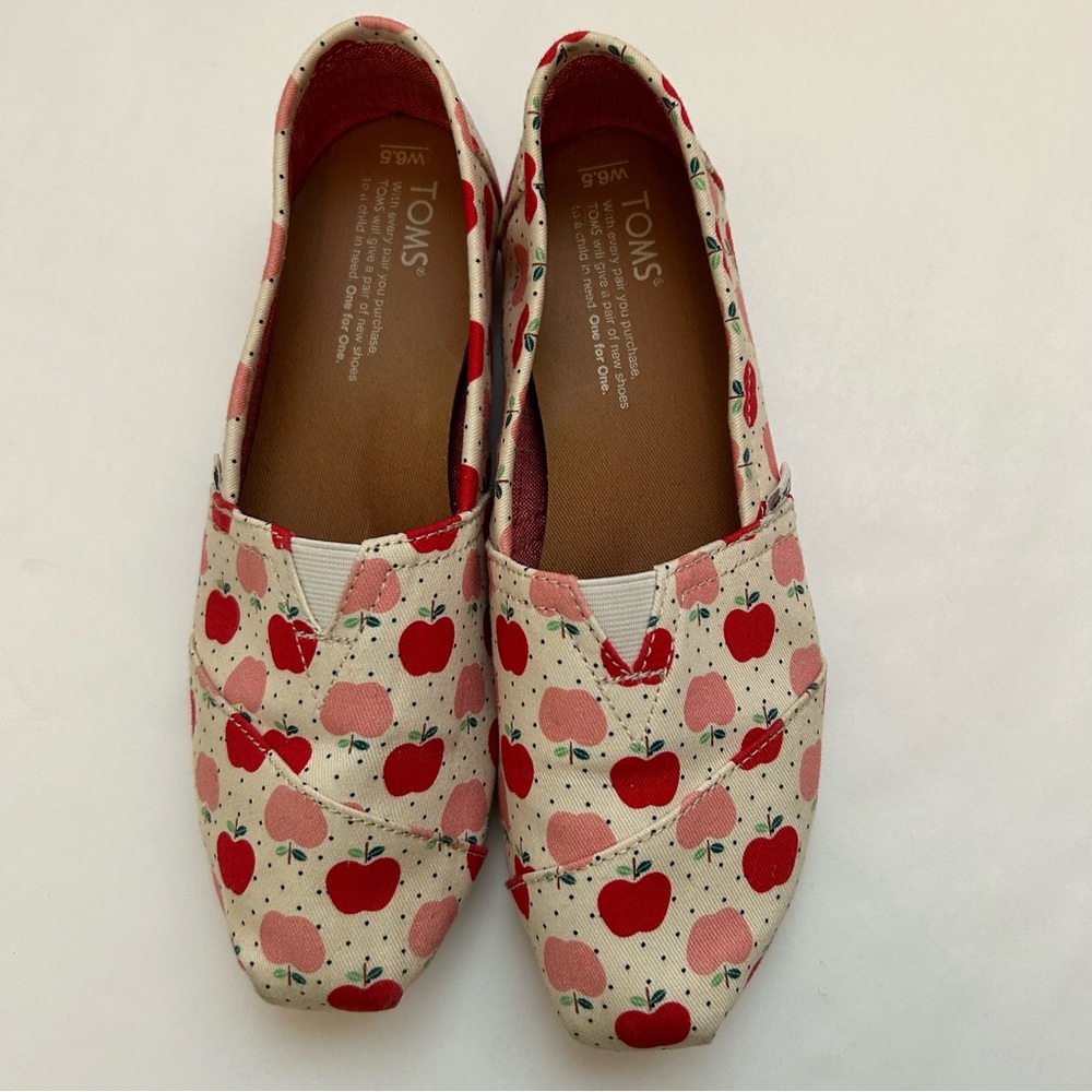 TOMS Apple shoes size 6.5
